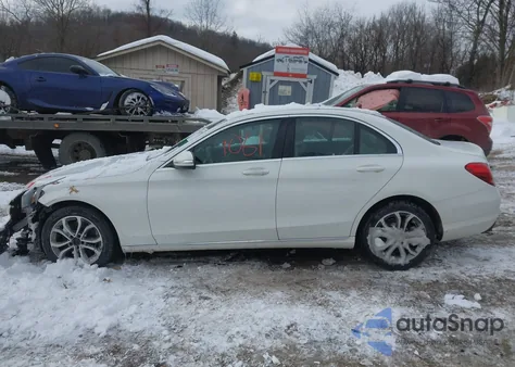 2015 Mercedes-Benz C 300 4Matic из США, поврежденный, VIN 55SWF4KB4FU008853